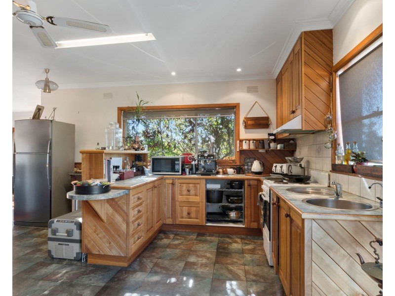 4 Ingleton Street West, Long Gully VIC 3550