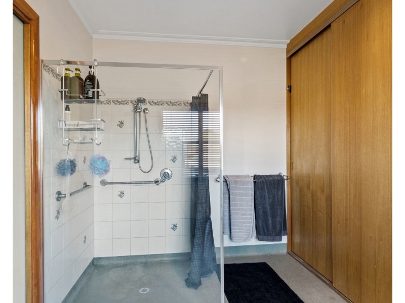 4 Ingleton Street West, Long Gully VIC 3550