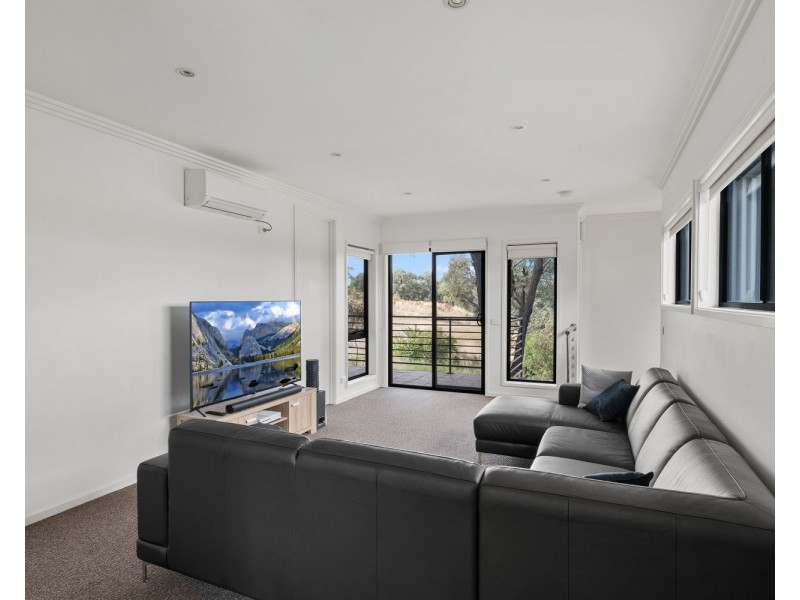 2/87 Adam Street, Quarry Hill VIC 3550