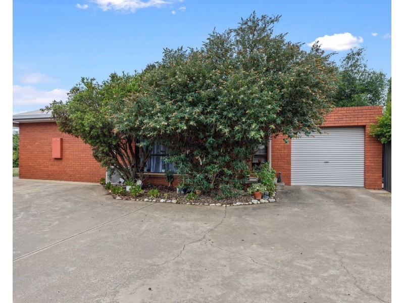 1,2,3 & 4/6  Wolstencroft Street, Flora Hill VIC 3550