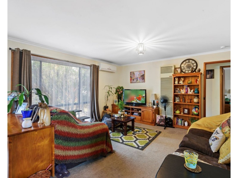 1,2,3 & 4/6  Wolstencroft Street, Flora Hill VIC 3550