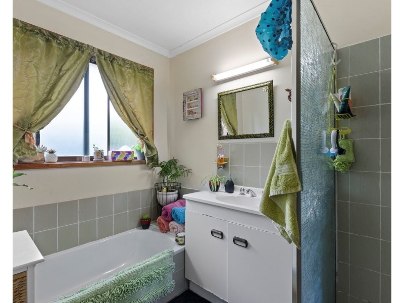 1,2,3 & 4/6  Wolstencroft Street, Flora Hill VIC 3550