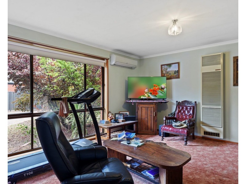 1,2,3 & 4/6  Wolstencroft Street, Flora Hill VIC 3550