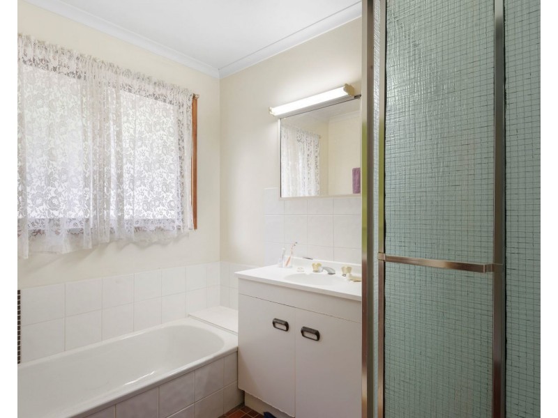 1,2,3 & 4/6  Wolstencroft Street, Flora Hill VIC 3550