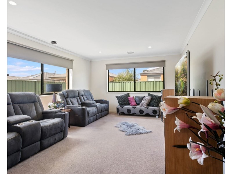 8 Gladeville Drive, Eaglehawk VIC 3556