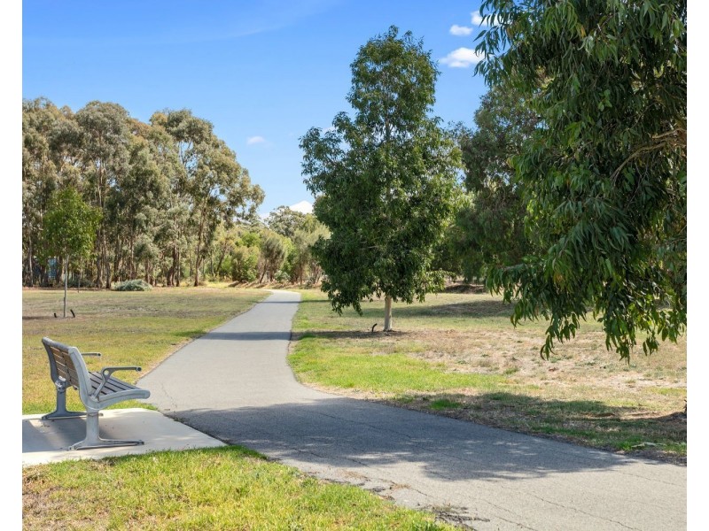 8 Gladeville Drive, Eaglehawk VIC 3556