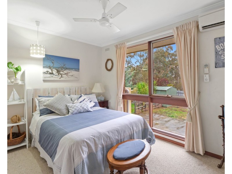 18 Gordon Street, Spring Gully VIC 3550
