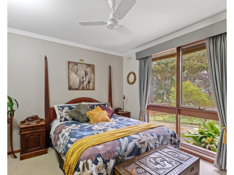 18 Gordon Street, Spring Gully VIC 3550