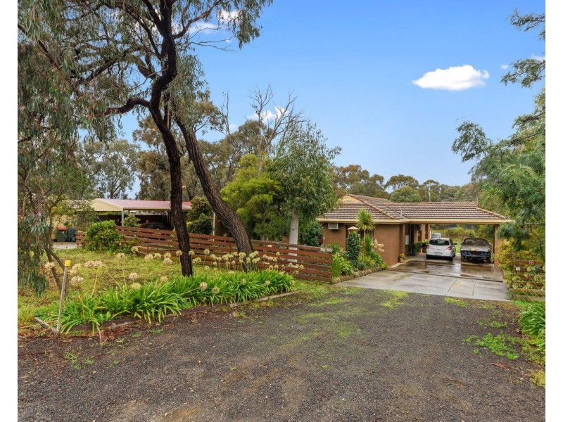 18 Gordon Street, Spring Gully VIC 3550