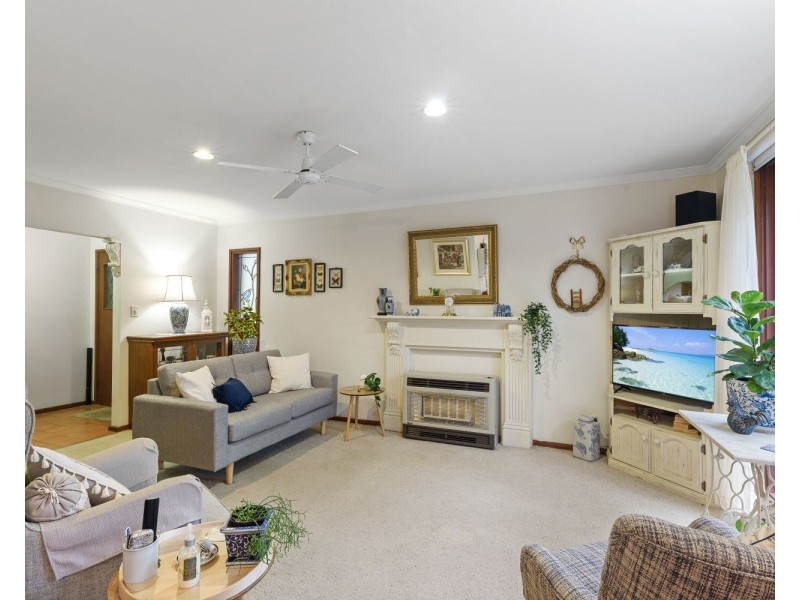 18 Gordon Street, Spring Gully VIC 3550