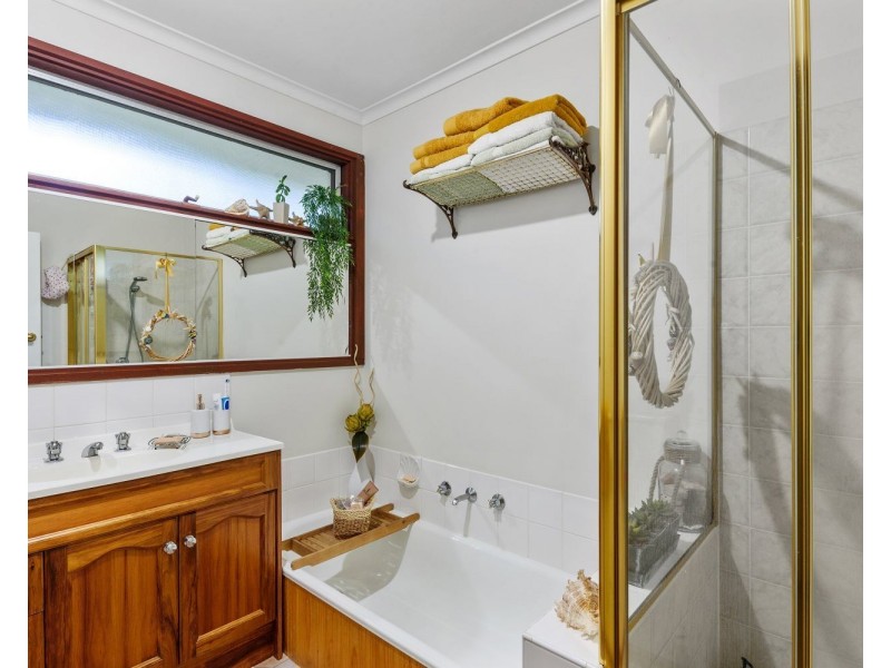 18 Gordon Street, Spring Gully VIC 3550