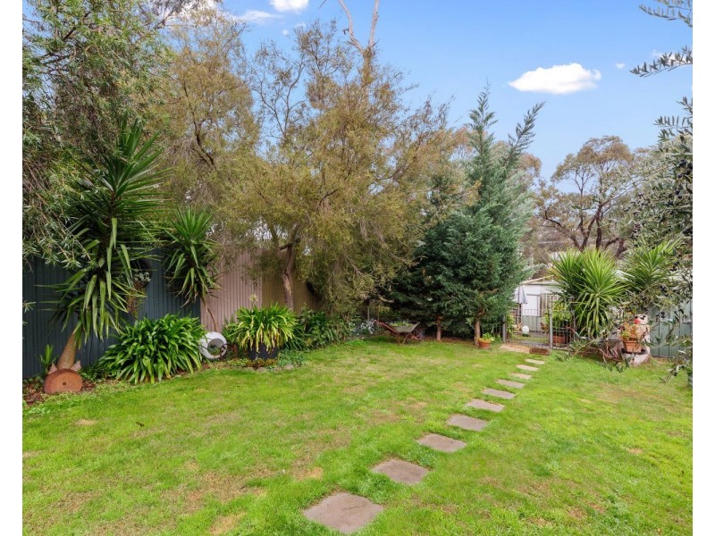 18 Gordon Street, Spring Gully VIC 3550