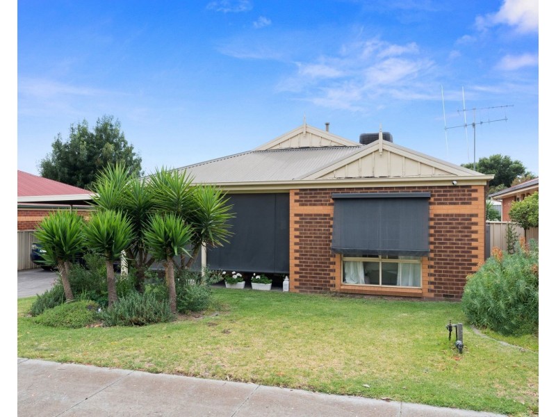 18 Truscott Street, Long Gully VIC 3550