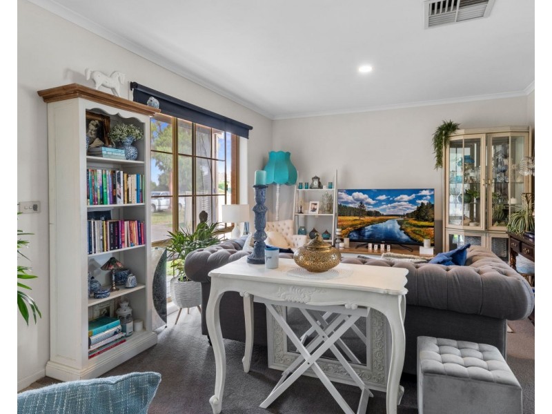 18 Truscott Street, Long Gully VIC 3550