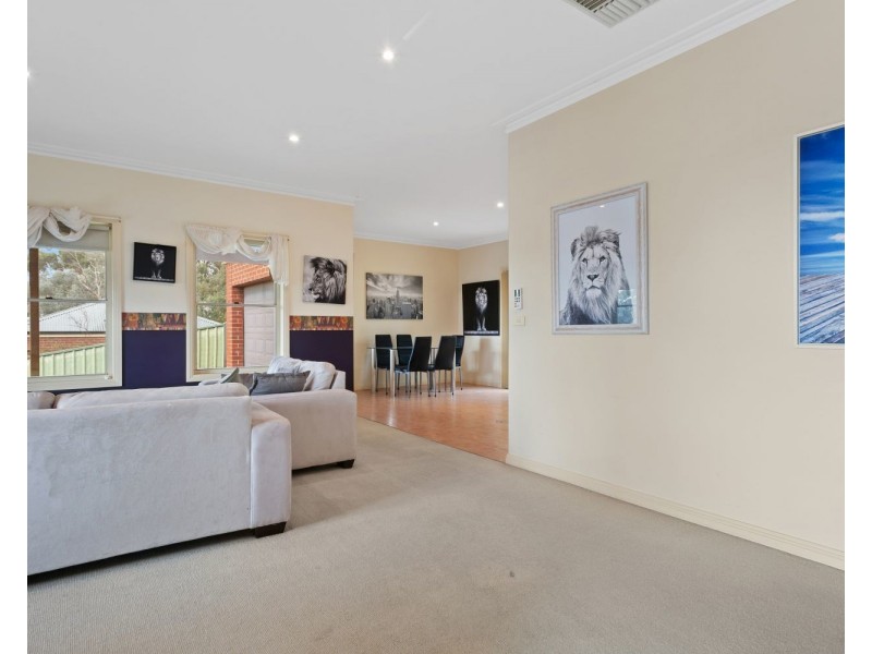 2/9 Derby Grove, Flora Hill VIC 3550