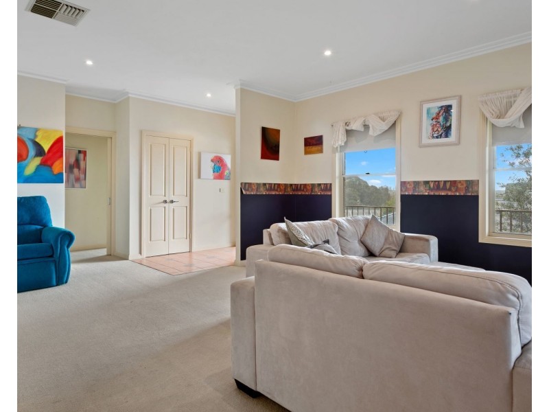2/9 Derby Grove, Flora Hill VIC 3550