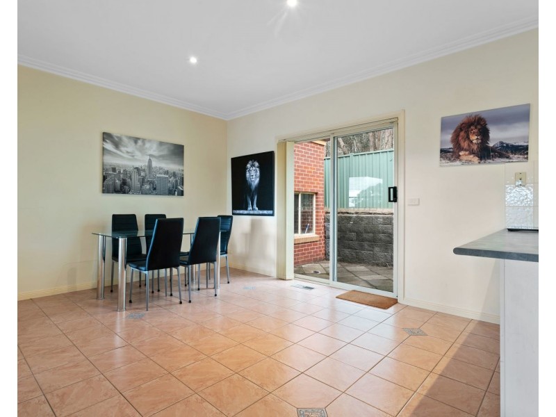 2/9 Derby Grove, Flora Hill VIC 3550