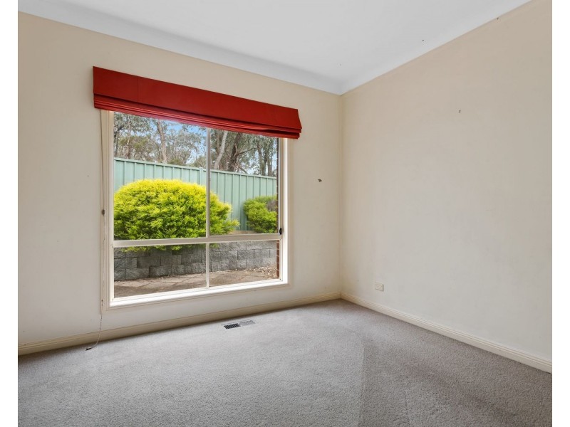 2/9 Derby Grove, Flora Hill VIC 3550