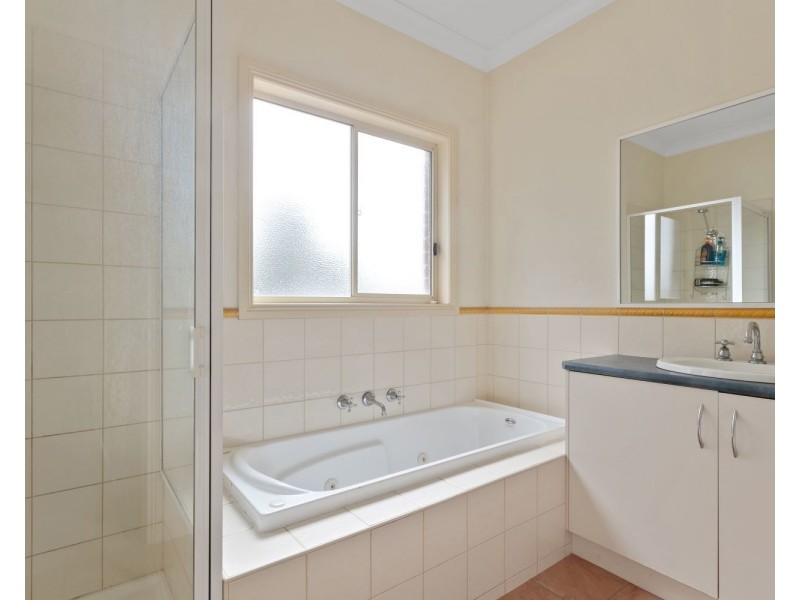 2/9 Derby Grove, Flora Hill VIC 3550