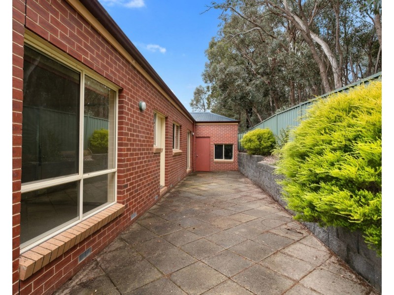 2/9 Derby Grove, Flora Hill VIC 3550