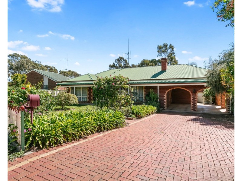 16 Collins Street, Kangaroo Flat VIC 3555