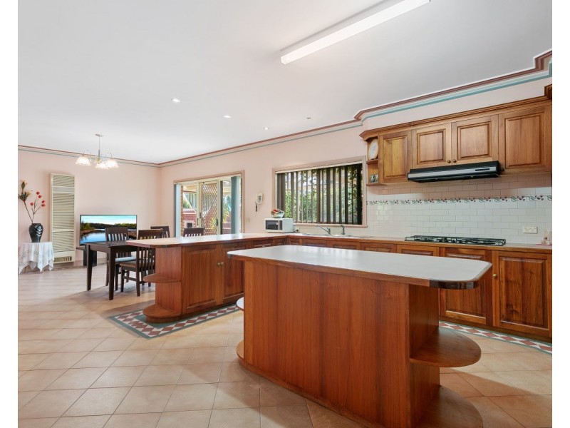 16 Collins Street, Kangaroo Flat VIC 3555