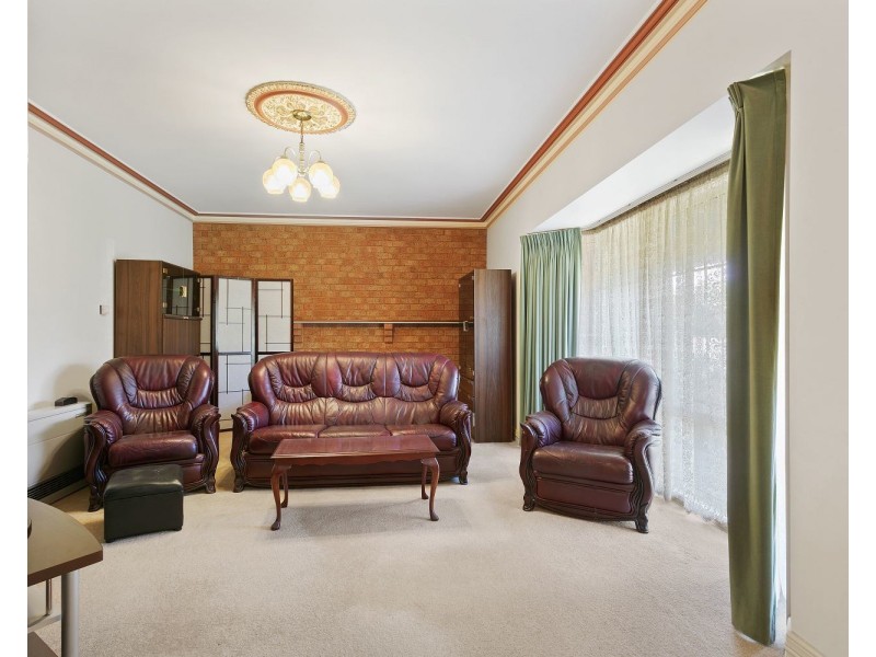 16 Collins Street, Kangaroo Flat VIC 3555