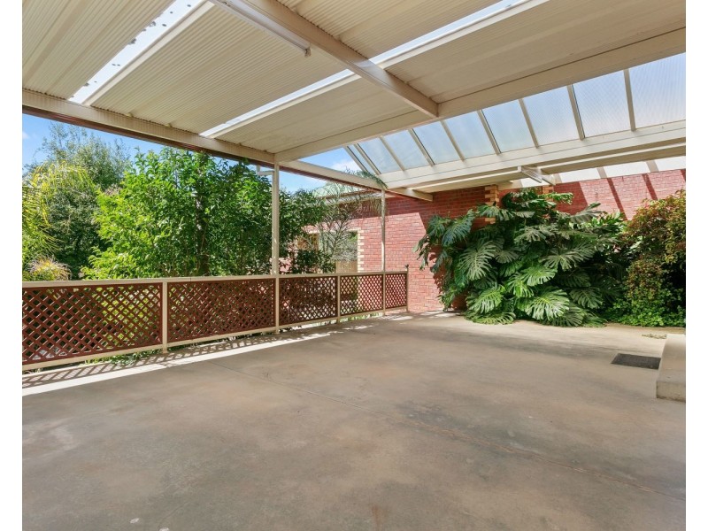 16 Collins Street, Kangaroo Flat VIC 3555