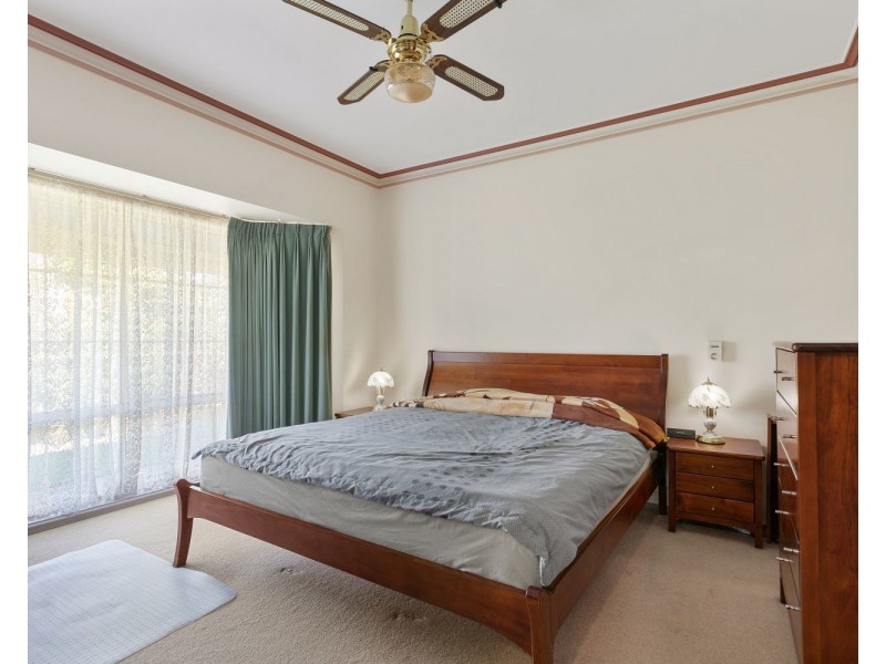 16 Collins Street, Kangaroo Flat VIC 3555