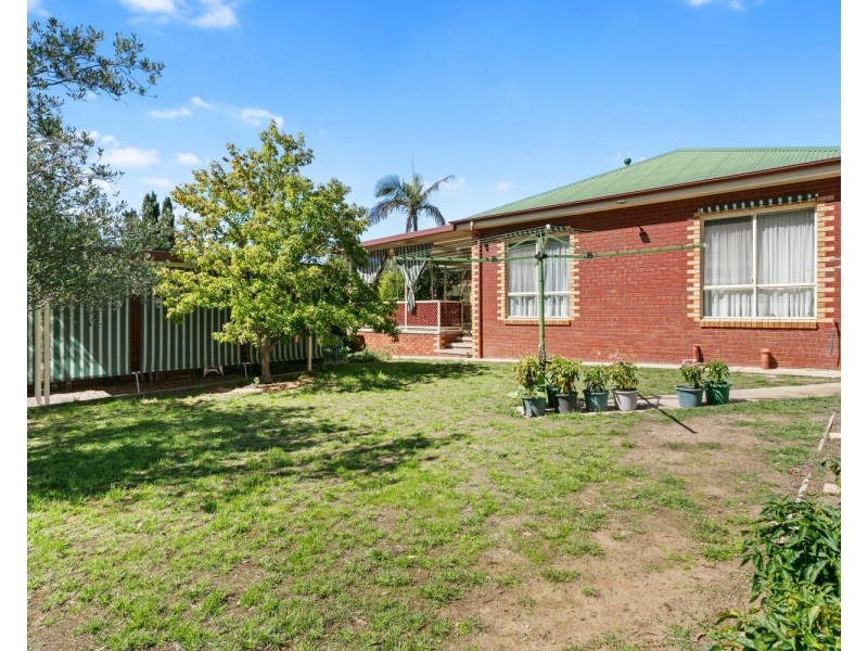16 Collins Street, Kangaroo Flat VIC 3555