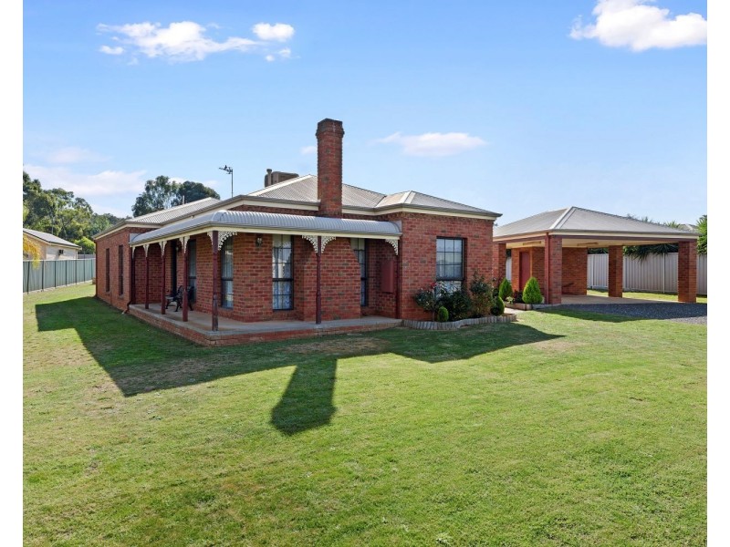 2 Cameron Court, Epsom VIC 3551