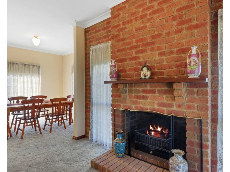 2 Cameron Court, Epsom VIC 3551