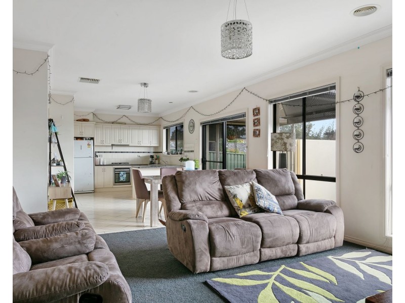 8/30-32 Race Street, Flora Hill VIC 3550