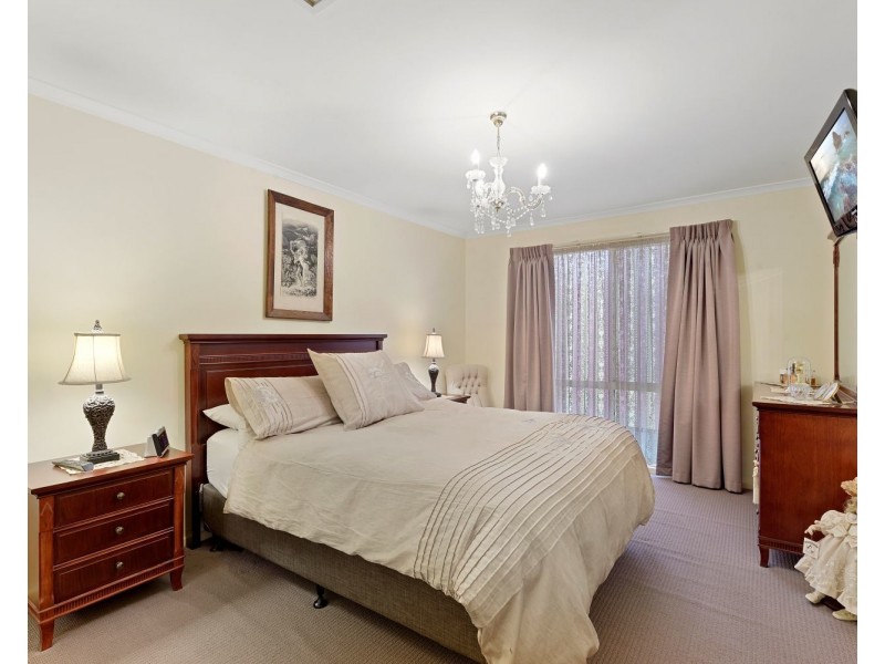 10  Cresthaven Place, East Bendigo VIC 3550