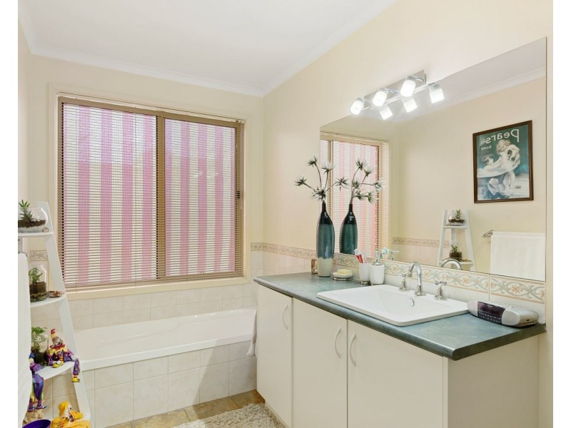 10  Cresthaven Place, East Bendigo VIC 3550