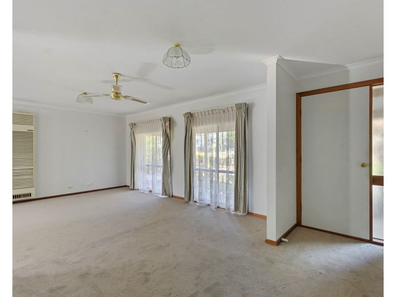1/2 Towers Street, Flora Hill VIC 3550