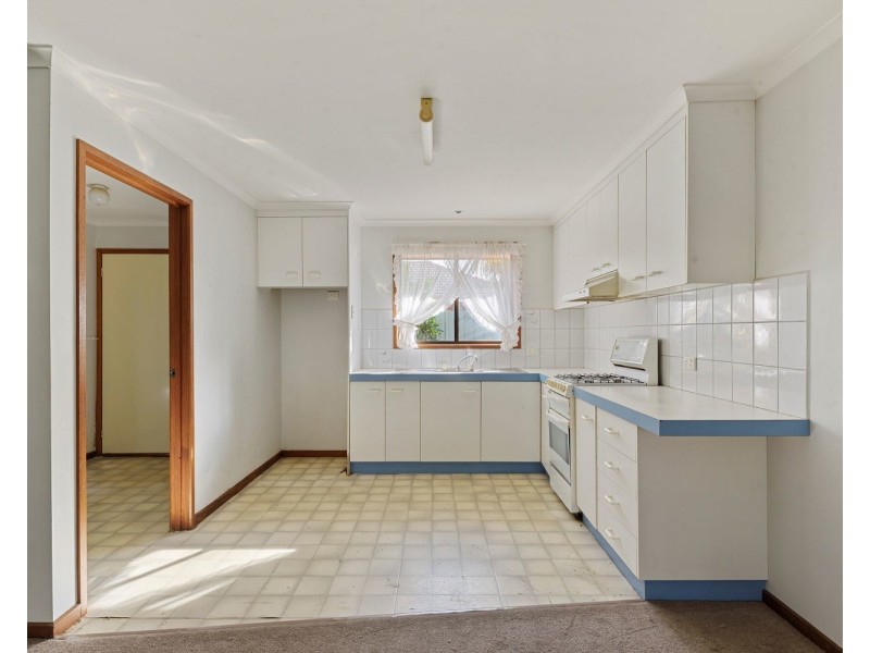 1/2 Towers Street, Flora Hill VIC 3550