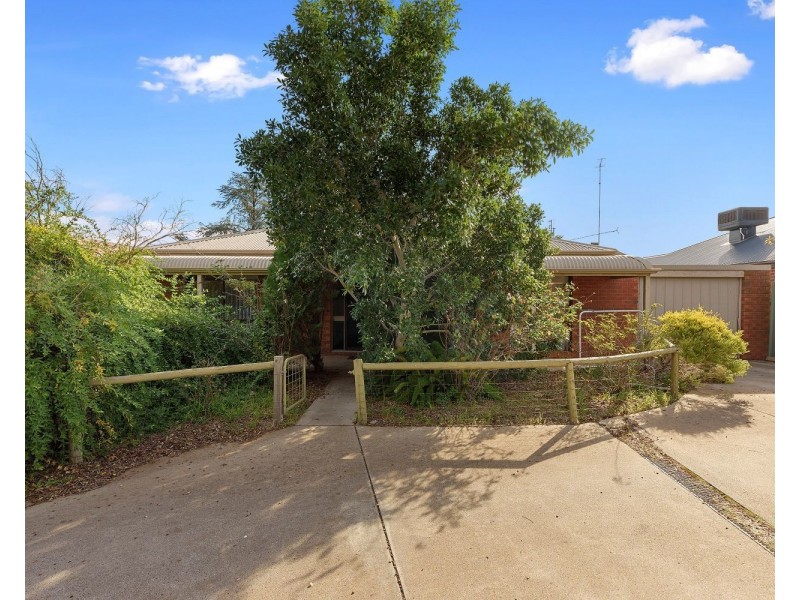 1/2 Towers Street, Flora Hill VIC 3550