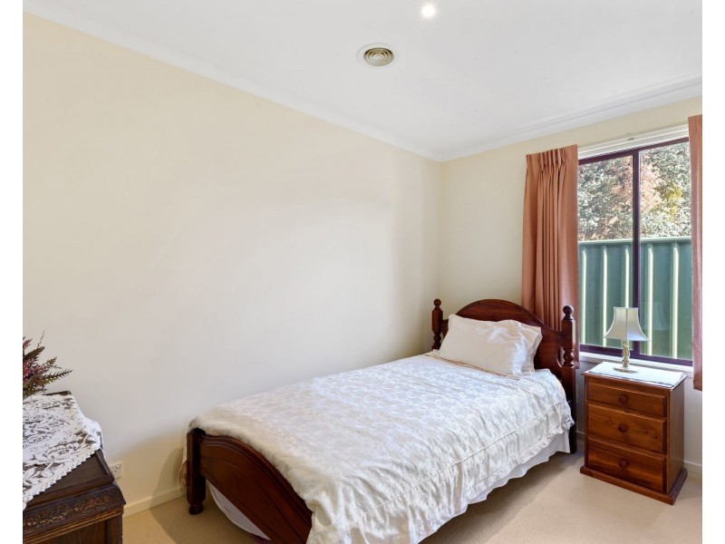 2/20 Glencoe Street, Kennington VIC 3550