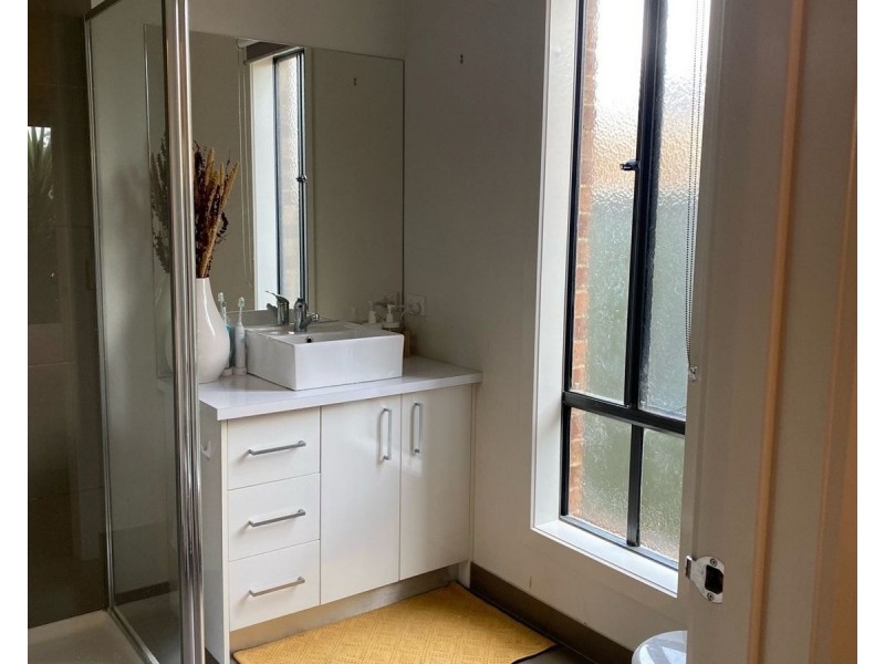 4 Triplett Avenue, Ascot VIC 3551