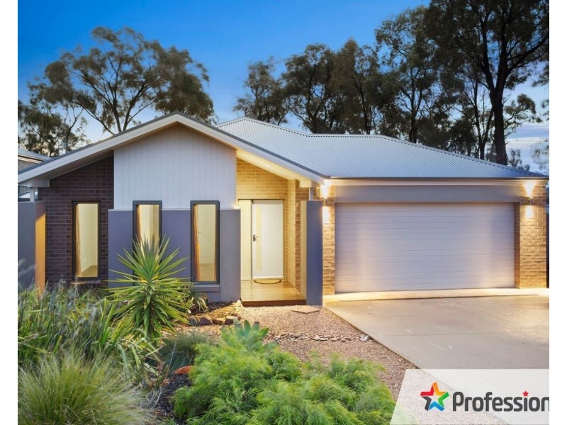 18 Poorinda Crescent, Kangaroo Flat VIC 3555