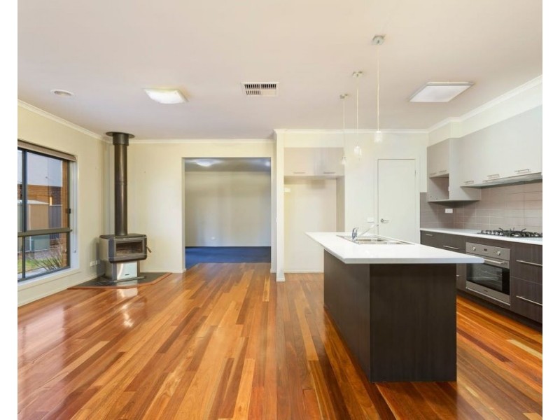 18 Poorinda Crescent, Kangaroo Flat VIC 3555