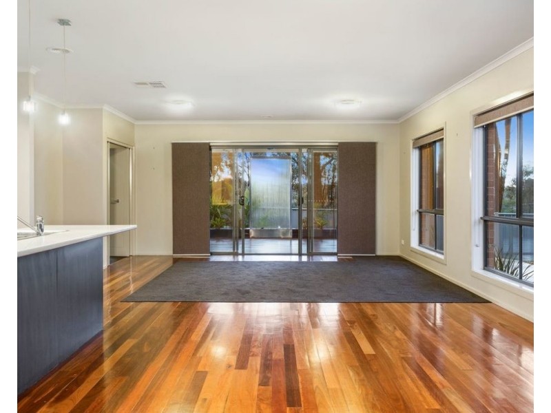 18 Poorinda Crescent, Kangaroo Flat VIC 3555