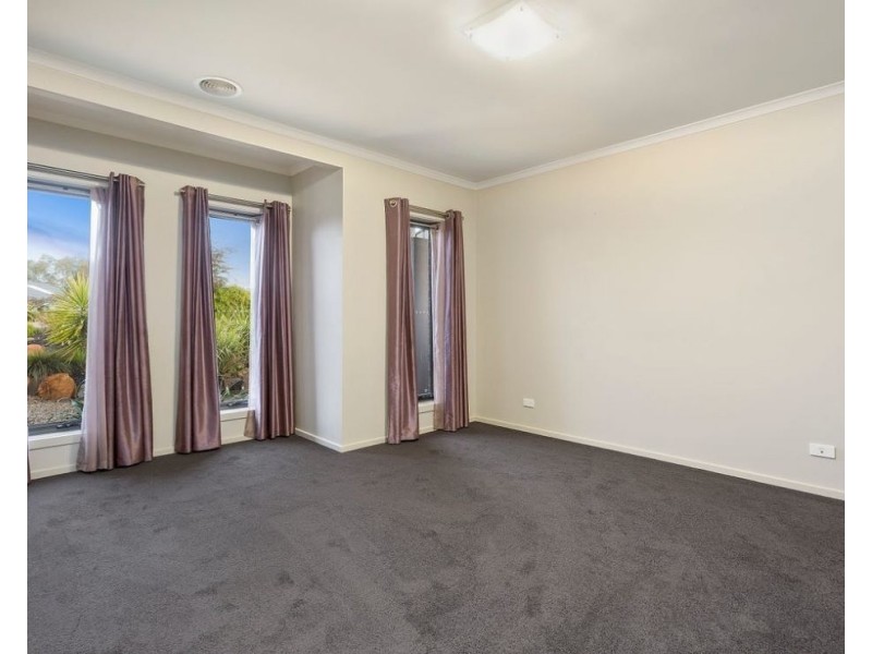 18 Poorinda Crescent, Kangaroo Flat VIC 3555