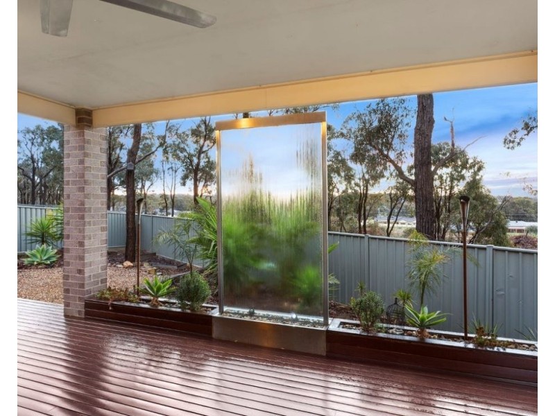 18 Poorinda Crescent, Kangaroo Flat VIC 3555