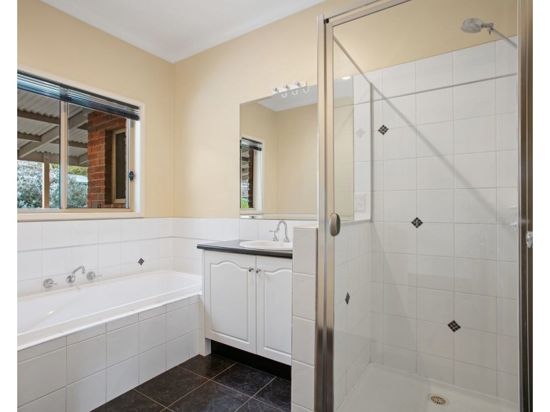 37 Brentwood Boulevard, Strathfieldsaye VIC 3551