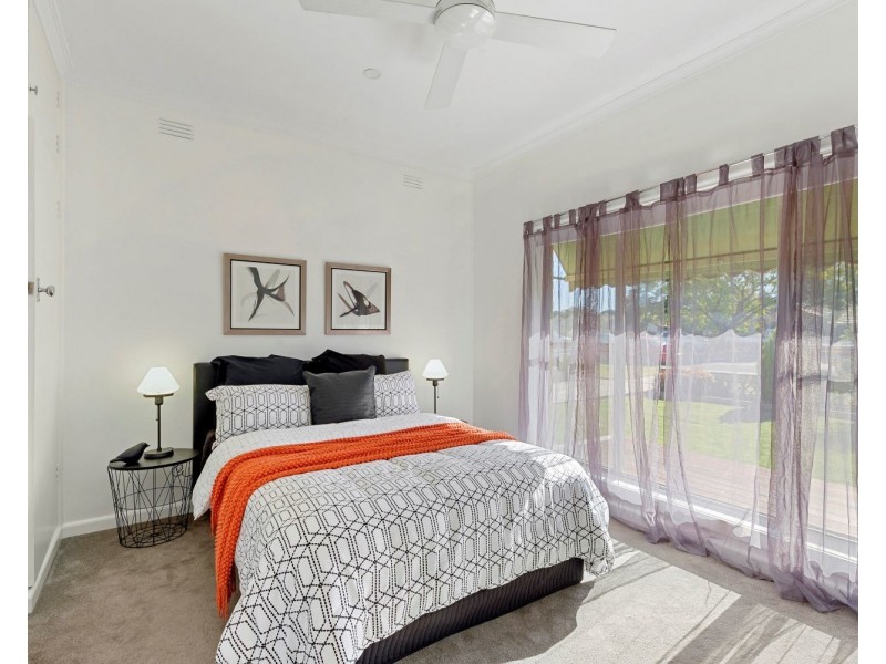 18 Carolin Street, Flora Hill VIC 3550