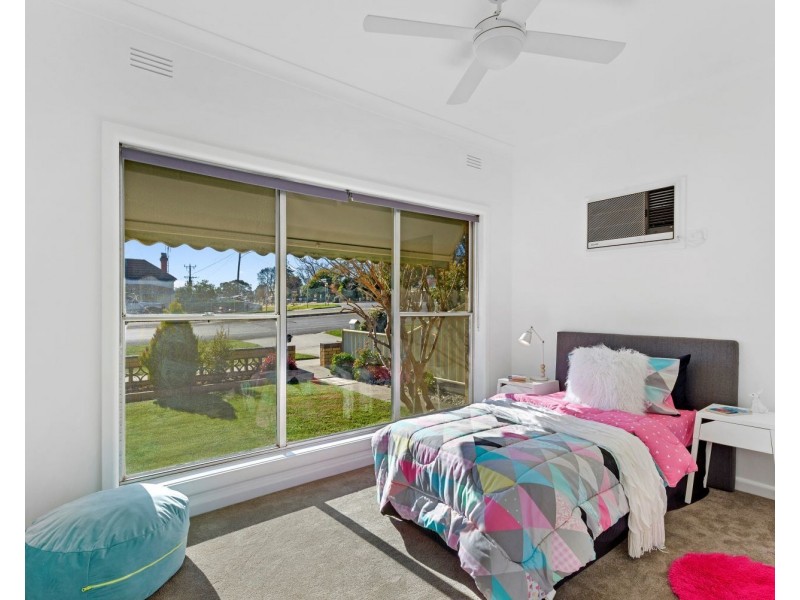 18 Carolin Street, Flora Hill VIC 3550