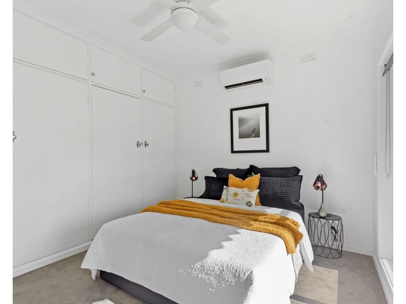 18 Carolin Street, Flora Hill VIC 3550