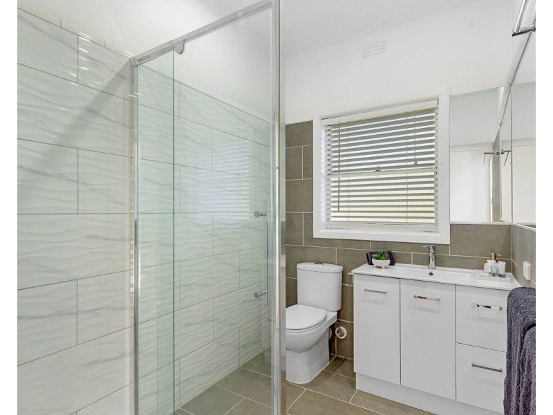 18 Carolin Street, Flora Hill VIC 3550